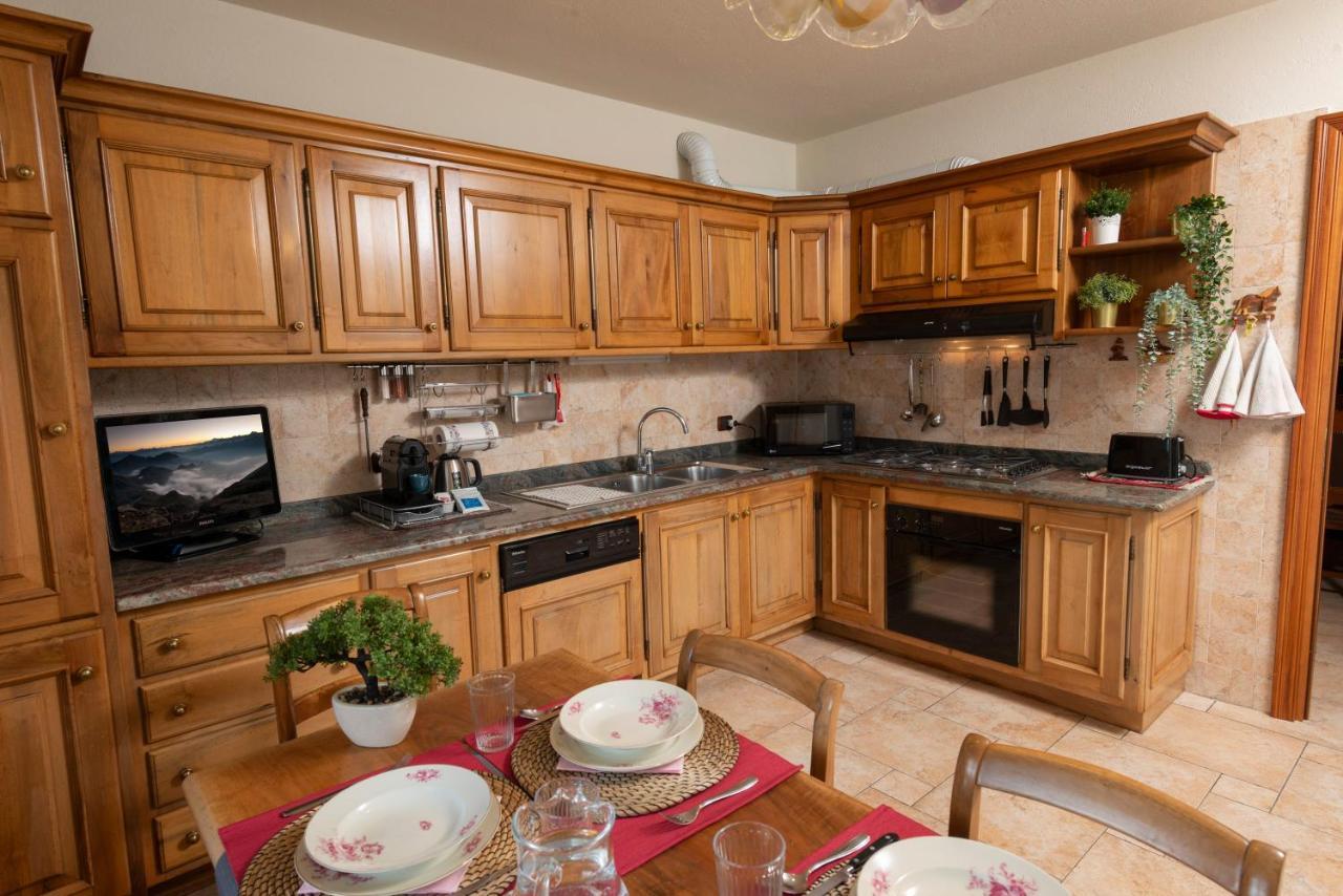 Villa Mara - Aosta - 200 Mq - Wifi - Jacuzzi - Parcheggio - Giardino Екстер'єр фото