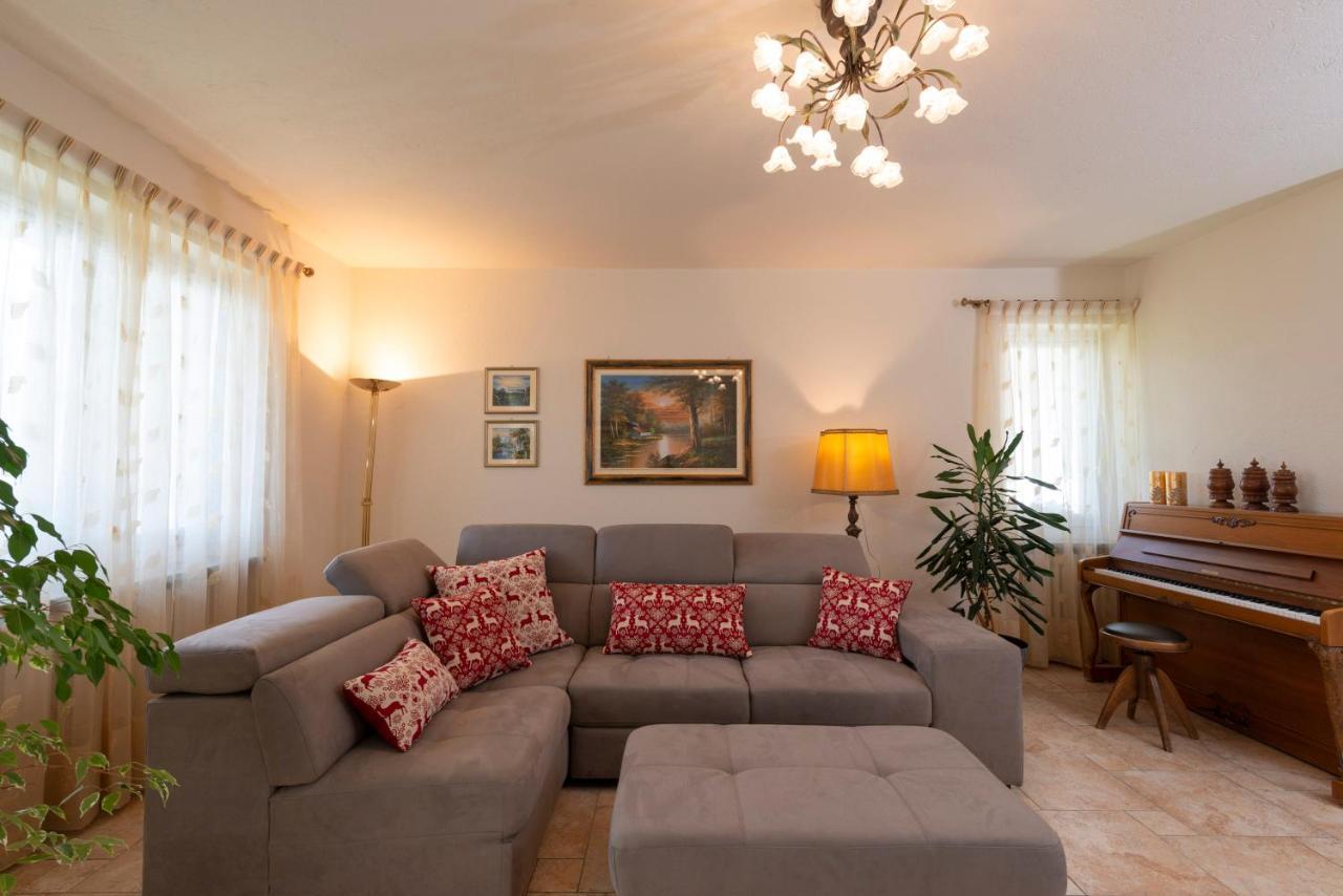 Villa Mara - Aosta - 200 Mq - Wifi - Jacuzzi - Parcheggio - Giardino Екстер'єр фото