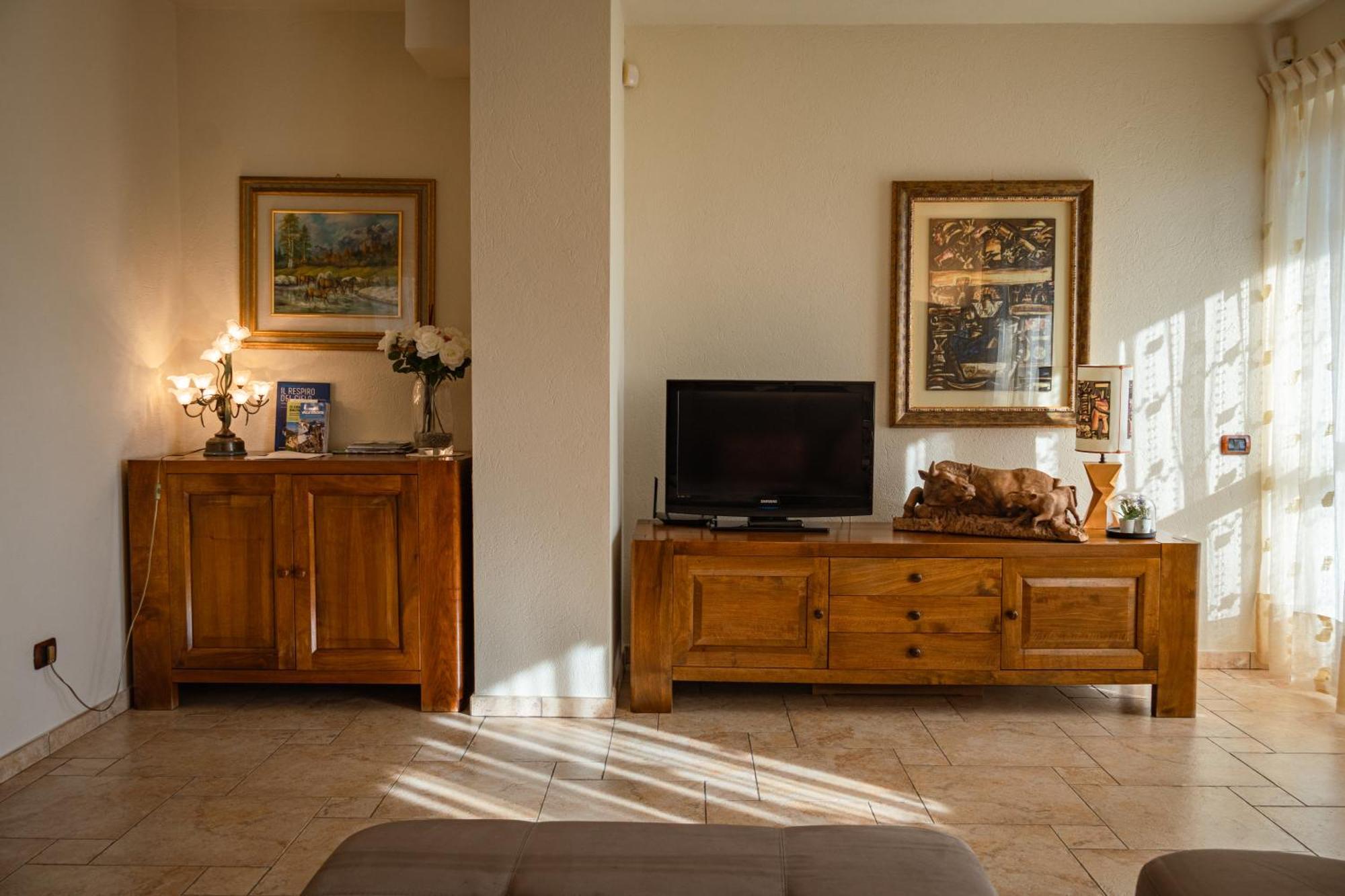 Villa Mara - Aosta - 200 Mq - Wifi - Jacuzzi - Parcheggio - Giardino Екстер'єр фото