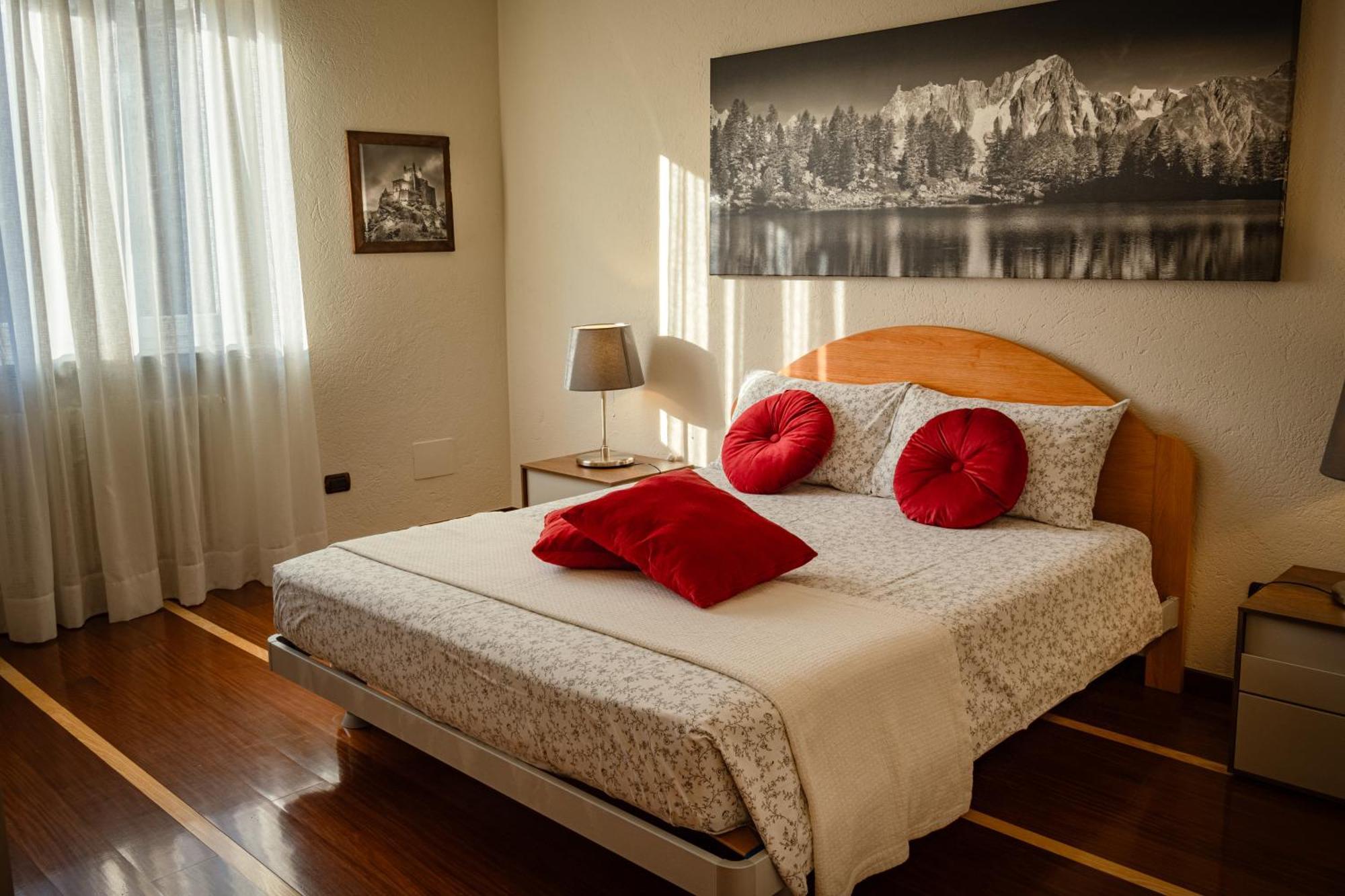 Villa Mara - Aosta - 200 Mq - Wifi - Jacuzzi - Parcheggio - Giardino Екстер'єр фото